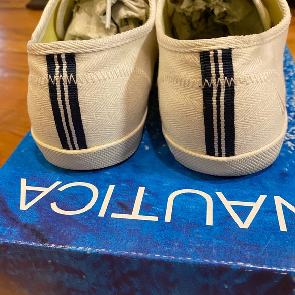 Women shoes in white! Very clean looking! - Picture 3 of 4